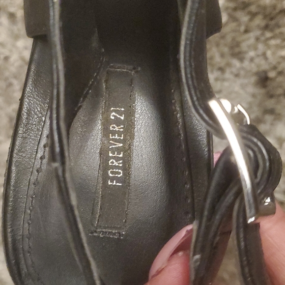 Heels - Picture 3 of 3